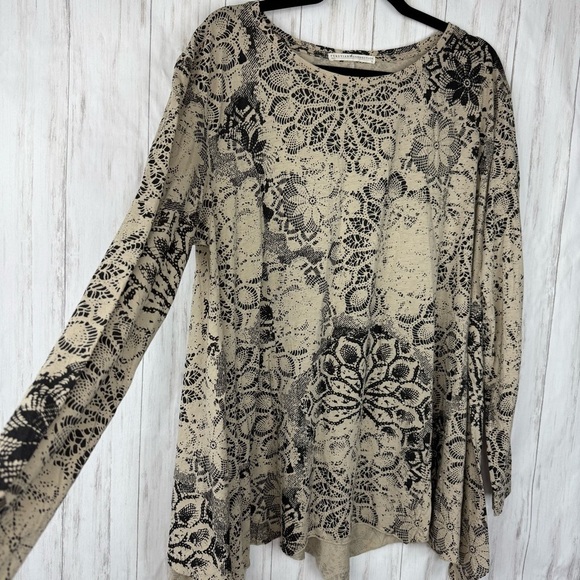 Peruvian Connection XL taupe Floral Lace Pattern Top - Picture 2 of 7